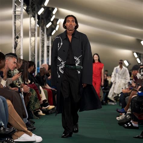 Burberry Spring 2024: Chain Reaction, The New Heritage